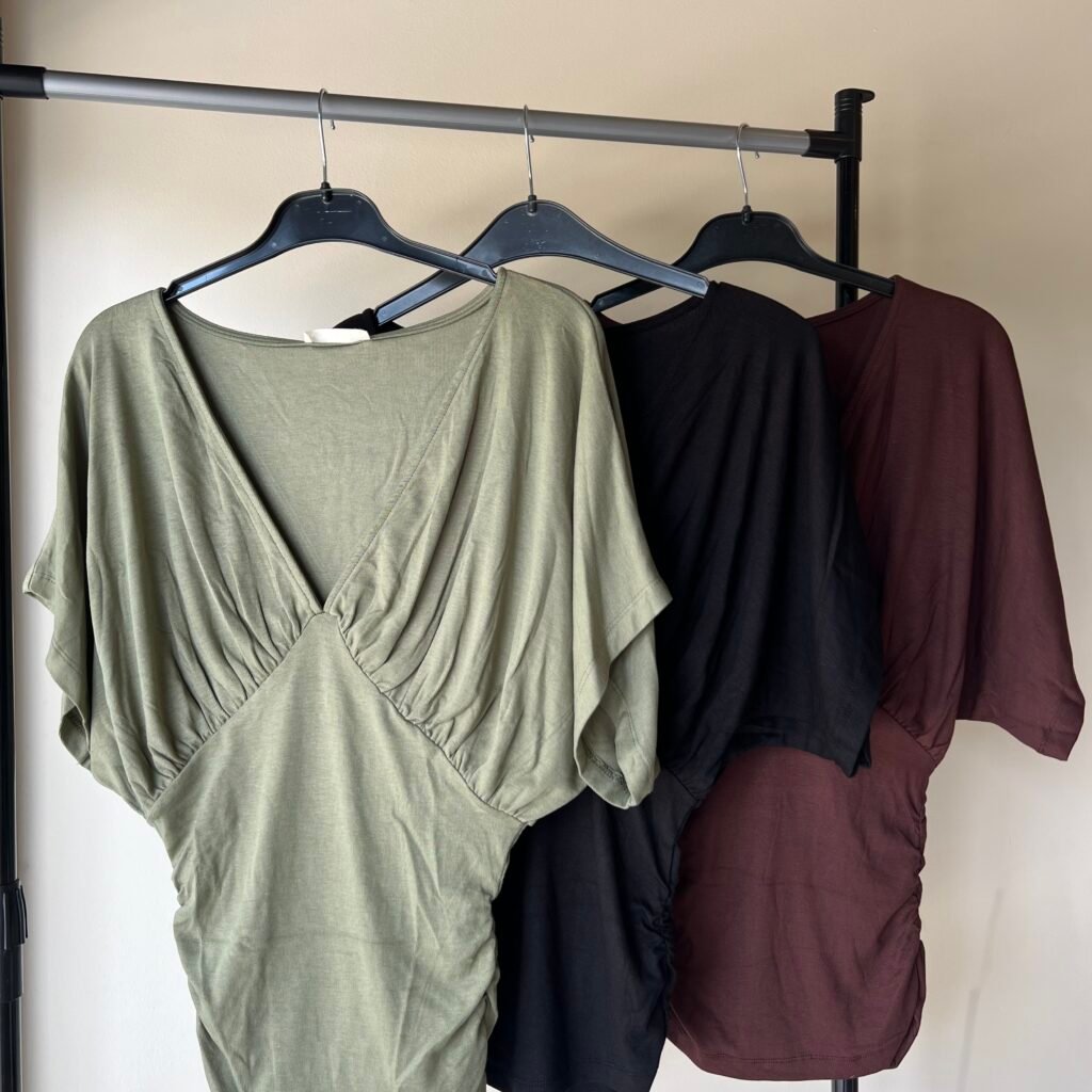 V GATHERED TOP