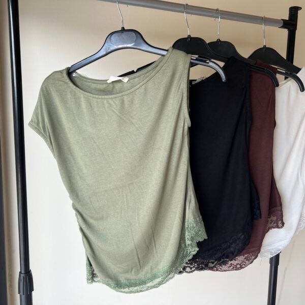 GATHERED TOP WITH LACE