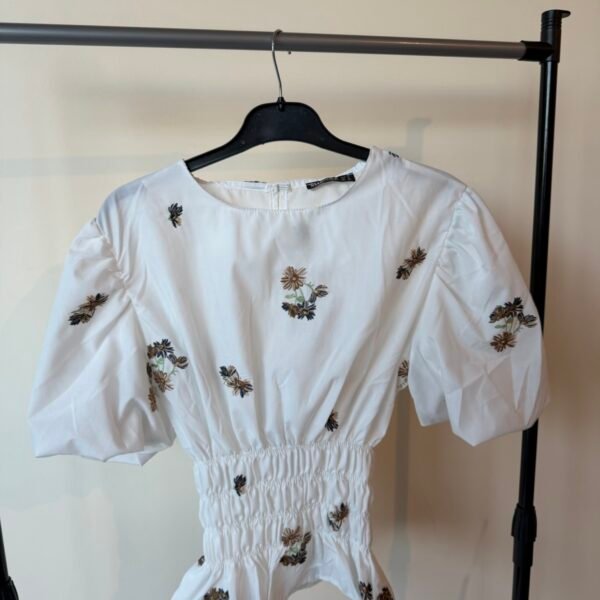 EMBROIDERED TOP