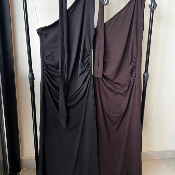 ONE SHOULDER GATHERED DRESS WITH SLIT